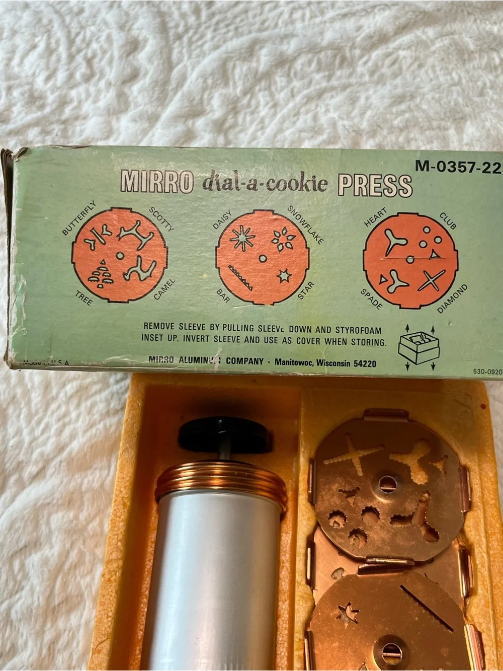 Mirro Dial-A-Cookie Press with 3 Forming Plates For 12 Different Designs